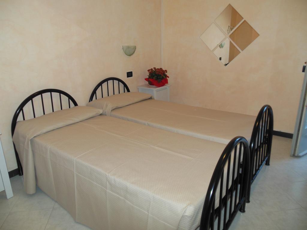 Residenza Hotel Garden Toscolano Maderno Szoba fotó